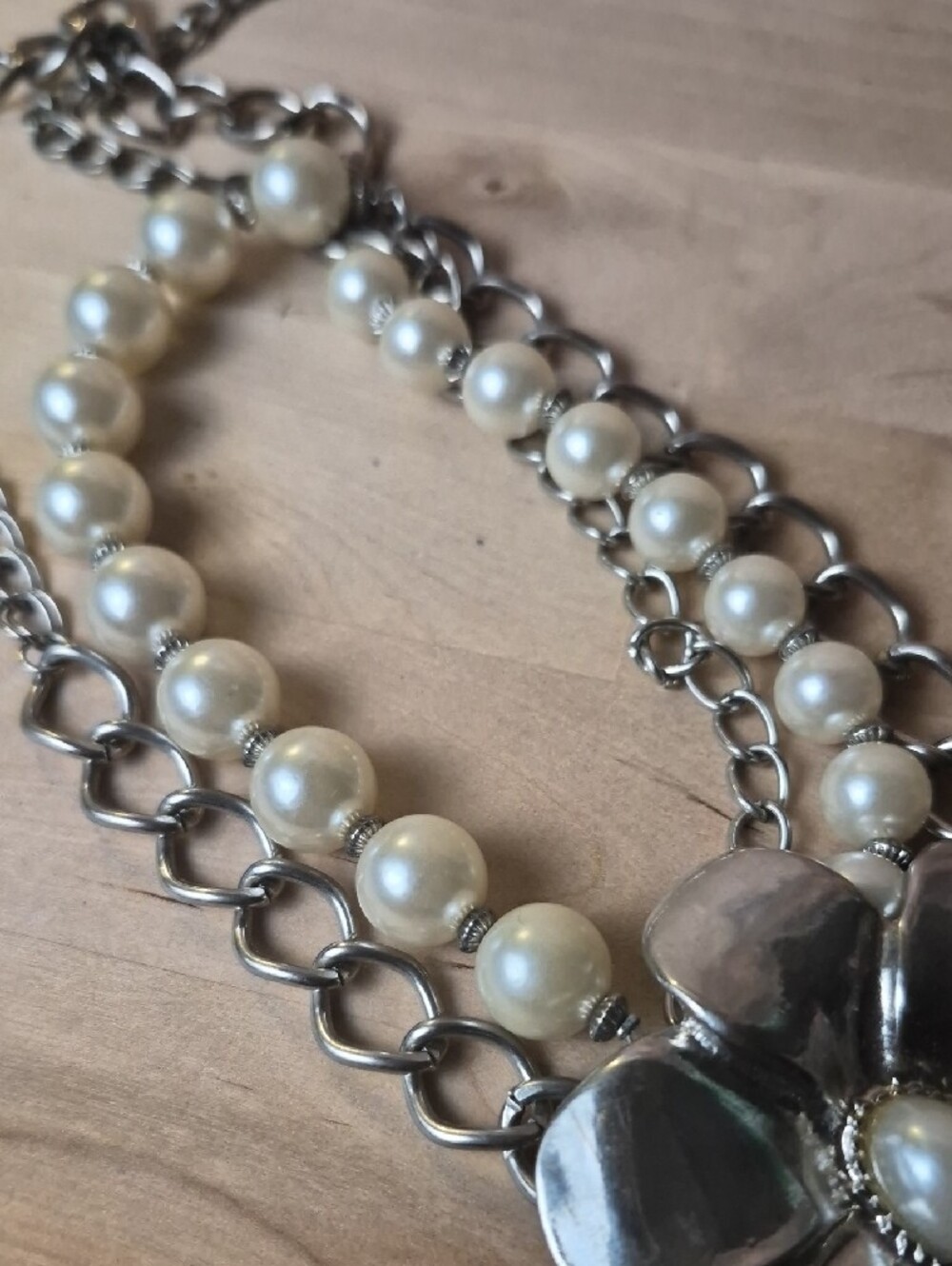Cream Pearl & Silver Flower Pendant Necklace - Picture 3 of 3